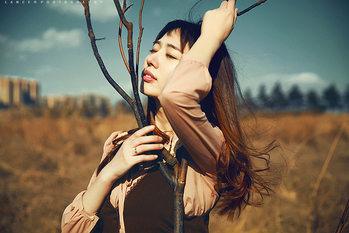 Photoshop给荒地美女加上漂亮的阳光色 全福编程网